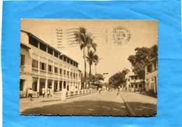 GUINEE FRANCAISE-Conakry-route Animée Et Hotel Du Niger-a Voyagé En 1961-édition-Lescuyer - Guinée Française