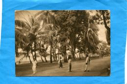 GUINEE FRANCAISE-Conakry- Bout De La Corniche -groupe De Promeneurs-années 50 Carte Neuve Dos Non écrit-édition-Lescuyer - Guinée Française