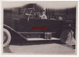 PHOTO 8,5 X 6 Cms - VOITURE-AUTO AUTOMOBILE-MARQUE A DETERMINER  -TRANSPORT-MILITAIRE FRANCAIS-CHIEN-A SITUER-LOCALISER - Voitures