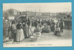 CPA 1051 - Débarquement D'oranges Marchands MARSEILLE 13 - Alter Hafen (Vieux Port), Saint-Victor, Le Panier