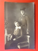 Foto AK WW1 Soldat Mit Mütze Uniform Mit Auszeichnung EK Eisernes Kreuz Mit Frau Ca. 1918 - Uniforms