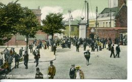 N°58091 -Old Card Portsmouth -the Main Gates- - Portsmouth