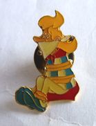 RARE PIN'S ASTERIX 1978 ? ASSURANCETOURIX - Pin's