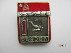 Delcampe - RUSSIA USSR ,  WRESTLING ,   1st CLASS SPORTSMAN PIN BADGE , 0 - Lutte