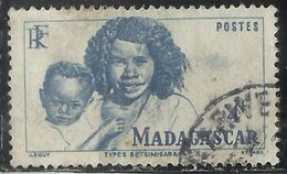 MADAGASCAR MALGACHE MALGASY REPUBLIC 1946 Betsimisaraka Mother And Child 4f USATO USED OBLITERE' - Ungebraucht