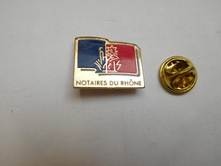 Delcampe - Beau Pin's , Administration , Notaires Du Rhône , Notaire - Administrations