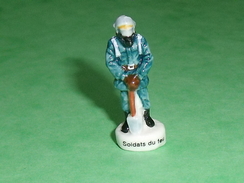 Fèves / Sports :  Pompier, Soldat Du Feu     T16 - Sport