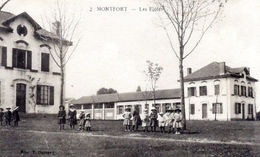 D40 - Cpa - MONTFORT En CHALOSSE < Vue Animée Des ECOLES - Montfort En Chalosse