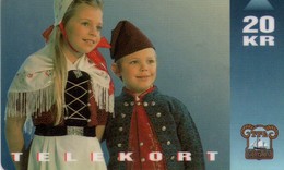 ISLAS FEROE. FO-FOT-0009. National Costume (children). 1995-03. 15000 Ex. (001) - Faroe Islands