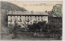 CPA Vic Sur Cère Cantal Auvergne Circulé - Autres & Non Classés