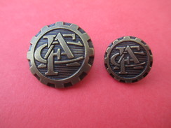 2 Boutons De Livrée De Tailles Différentes,Couleur Bronze/Monogramme CFA/Origine à Déterminer /Fin XXéme    BOUT115 - Botones