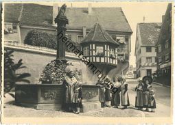 Pfullendorf - Brunnen - Frauen In Tracht - Foto-Ansichtskarte - Pfullendorf