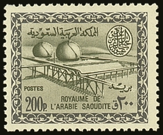 1964-72  200p Bronze-green And Slate Gas Oil Plant Definitive, SG 556, Very Fine Mint. For More Images, Please Visit Htt - Saudi-Arabien