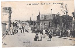 LE CHESNAY - Rue De Versailles - Sortie Des écoles (beau Plan Animé) - Le Chesnay