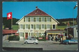 Suisse. Les Verrieres. Station Shell De La Frontière Franco Suisse. Le Bazar. Un Voiture Pub France Soir - Les Verrières