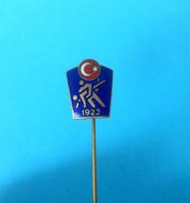 TURKEY WRESTLING FEDERATION - Vintage Enamel Pin Badge * UWW Lutte Lotta Lucha Ringen Luta Anstecknadel Turkiye Turquie - Lutte