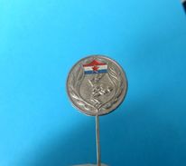 YUGOSLAVIAN WRESTLING FEDERATION - Vintage Pin Badge UWW Lutte Lotta Lucha Ringen Luta Anstecknadel Distintivo Abzeichen - Otros & Sin Clasificación