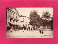 42 Loire, Montbrison, Place De L'Hôtel De Ville, Animée, (Badin, B. F.) - Montbrison