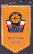 Basketball / Flag, Pennant / Czechoslovakia / Bratislava 1982 - Bekleidung, Souvenirs Und Sonstige