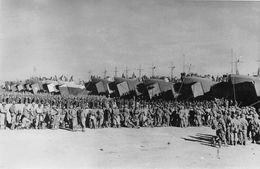 CARTE MILITAIRE- DE TUNIS A SIENNE-  DEPART DU C.E.F. POUR L'ITALIE DEVANT CHAQUE TRANSPRT LES SECTIONS STATIONNENT - Guerra 1939-45