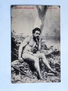 C.P.A. TAHITI ILES MARQUISES : Marquisien Tatoué Assis, Tattooed Marquisian - Französisch-Polynesien