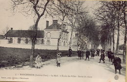 MARCHENOIR - Le Mail - L'Ecole Des Filles - Sortie De Classe - Marchenoir