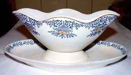 ANCIENNE BELLE GRANDE SAUCIERE FAIENCE SAINT AMAND YOLANDE / CENTAURE Be - Saint Amand (FRA)