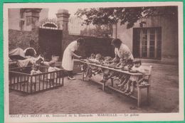 13 - Marseille - Asile Des Mères - 61, Boulevard De La Blancarde - Le Goûter- Editeur: ? - Cinq Avenues, Chave, Blancarde, Chutes Lavies