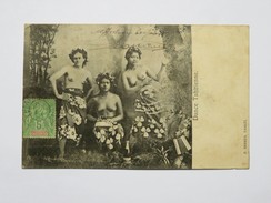 C.P.A. TAHITI : Dance Tahitienne, 3 Jeunes Belles Filles Aux Seins Nus, Accordéon,timbre 1907, TRES RARE - Polynésie Française