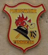 FEUERWEHR TENNIKEN BASEL - SAPEURS POMPIERS DE TENNIKEN - BÂLE - CAMIONS - HACHES - SCHWEIZ - SUISSE - SWISS  -  (19) - Brandweerman