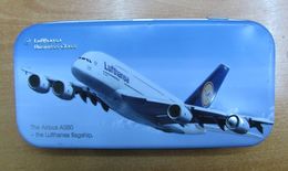 AC - LUFTHANSA AIRLINE BUSINESS CLASS THE AIRBUS A380 THE LUFTHANSA FLAGSHIP TIN BOX - Other & Unclassified