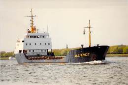 " ALLIANCE Limassol " ** Lot Of/de 2 ** BATEAU COMMERCE Cargo Porte Conteneurs Container Carrier - Photo 1996 Format CPM - Commercio
