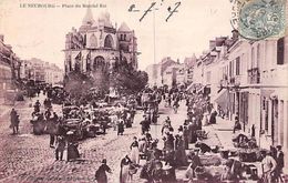 Le Neubourg        27         Place Du Marché Est, Jour De Marché           (voir Scan) - Le Neubourg