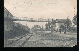 47 -- Astaffort -- La Passerelle -- Arrivee D'un Train En Gare - Astaffort