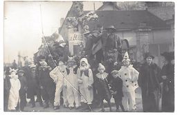 Carte-photo à Localiser - PERSONNAGES DEGUISES - PIERROT - CHAR FLEURI MOULIN Marqué LA BOUER...? TONNEAU - Carnevale