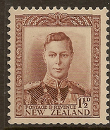 NZ 1938 1 1/2d Red-chocolate KGVI SG607 HM #ADI251 - Unused Stamps