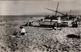 CANET PLAGE A L'HEURE DU BAIN,BARQUE ET PERSONNAGES REF 53941 - Canet En Roussillon