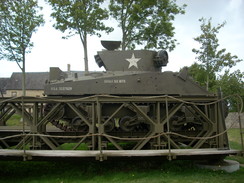 WW2 - Char M32B1 Sherman  TRV (Tank Recovery Vehicle) Sur Pont Bailey - Véhicules