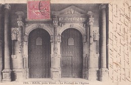 Carte 1900 BAIS PRES DE VITRE / LE PORTAIL DE L'EGLISE - Bais