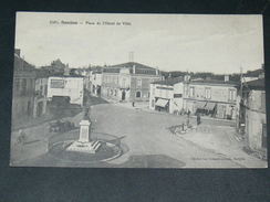 Delcampe - SAUJON  1910  PLACE HOTEL DE VILLE     CIRC  EDIT - Saujon
