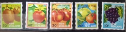 NOUVELLE ZELANDE Vigne, Fruits, Yvert 874/78. MNH ** Neuf Sans Charniere - Frutas