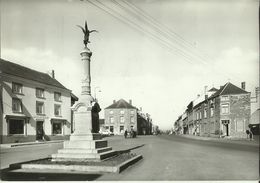 Beauraing -- Place De Berry.    (2 Scans) - Beauraing