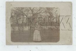 Sceaux (92) : GP De'une Femme Dans Son Jardin Près D'un Pommier En 1903 (animé) CP PHOTO RARE. - Sceaux