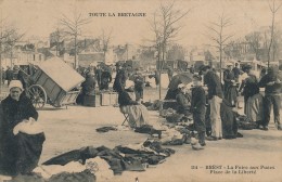 N72 - 29 - BREST - Finistère - La Foire Aux Puces - Place De La Liberté - Brest