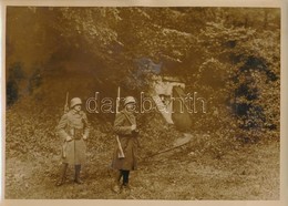 Cca 1940 Magyar Katonák Pécsnél Egy Bunker Mellett. Feliratozott Francia Sajtófotó / Hungarian Soildiers At A Bunker. Fr - Autres & Non Classés