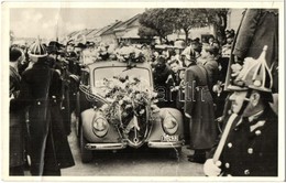 T4 1938 Léva, Levice; Bevonulás Virágokkal Díszített Automobillal / Entry Of The Hungarian Troops, Automobile Decorated  - Non Classés