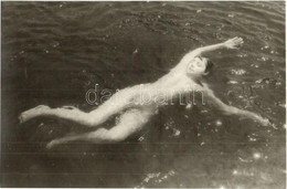 ** T2 Erotic Nude Lady Swimming. Photo - Non Classés