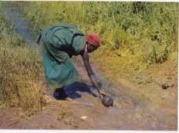 Couleur Du Burundi - Femme Au Ruisseau - Burundi