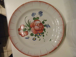 Assiette Au Décor à La Rose Rouge  -  Auvillar ? - Auvillar (FRA)