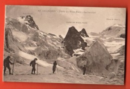 EVG-02 Alpinistes à Chamonix Route Du Mont-Blanc, La Jonction. Animé. Non Circulé. - Alpinismo